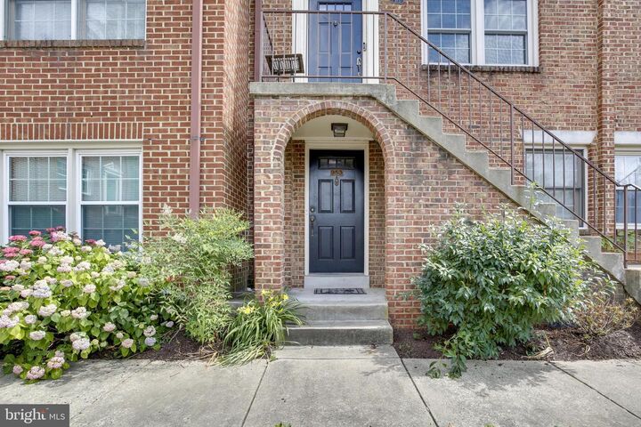 Property Photo:  953 S Scott Street 1  VA 22204 