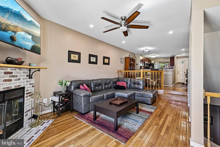 Property Photo:  5921 Sir Cambridge Way  VA 22315 