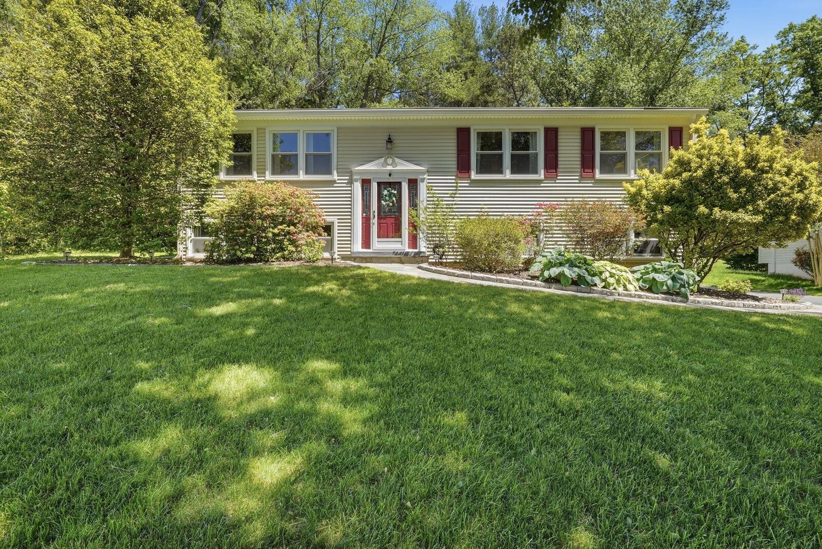 Property Photo: 1811 Cranberry Lane VA 20191