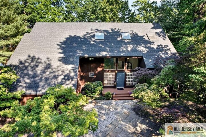 Property Photo:  5 Pershing Court  NJ 08902 