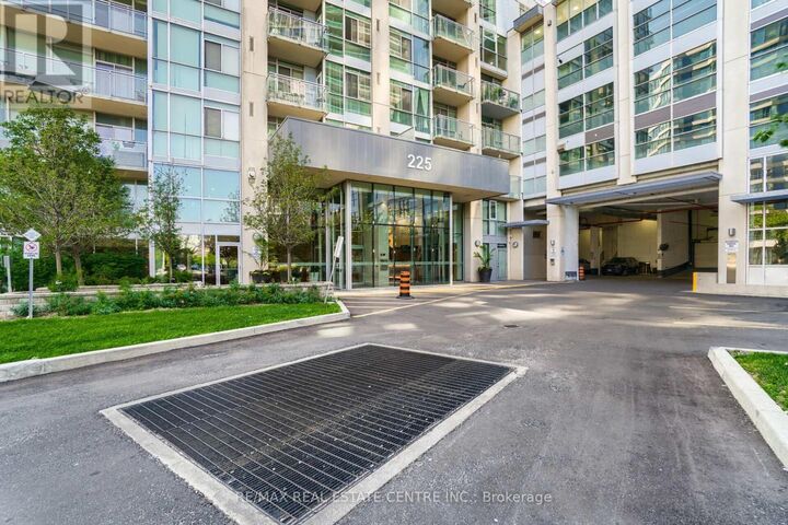 Property Photo:  225 Webb Drive 907  ON L5B 3Y5 