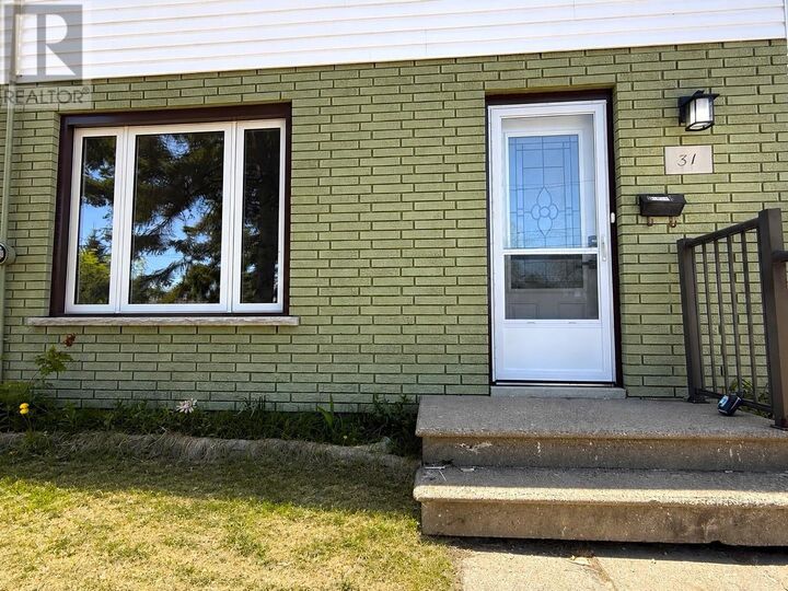 Property Photo:  31 Matthews St  ON P7A 3K7 