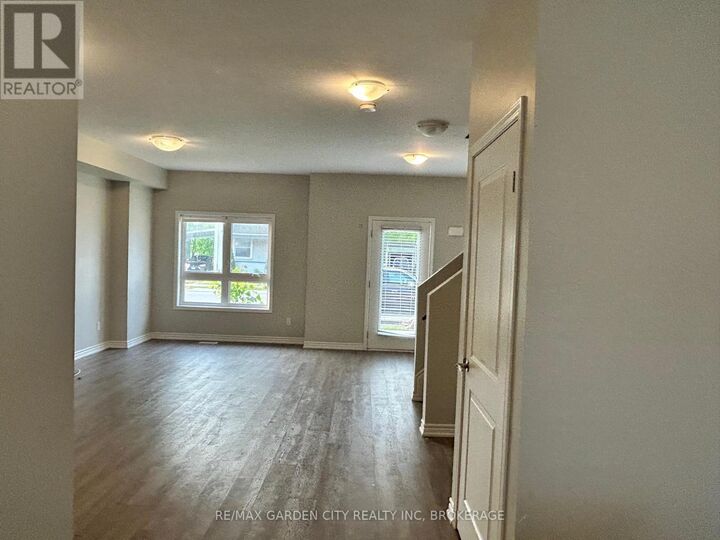 Property Photo:  182 Broadway Lane 8  ON L3C 0J2 