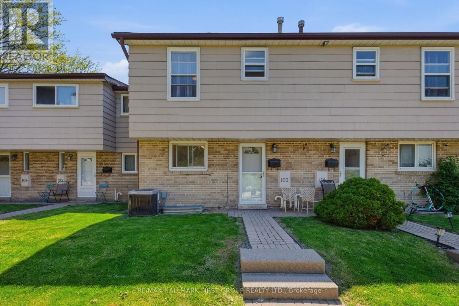 Property Photo:  925 Bayly Street 102  ON L1W 1L4 