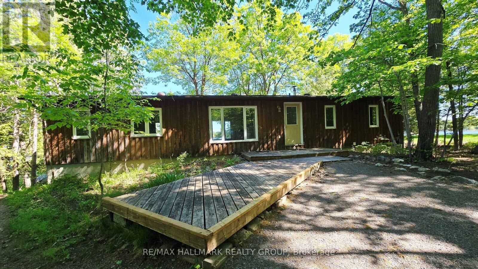 Property Photo:  156 Dewolfe Street  ON K7S 3G7 