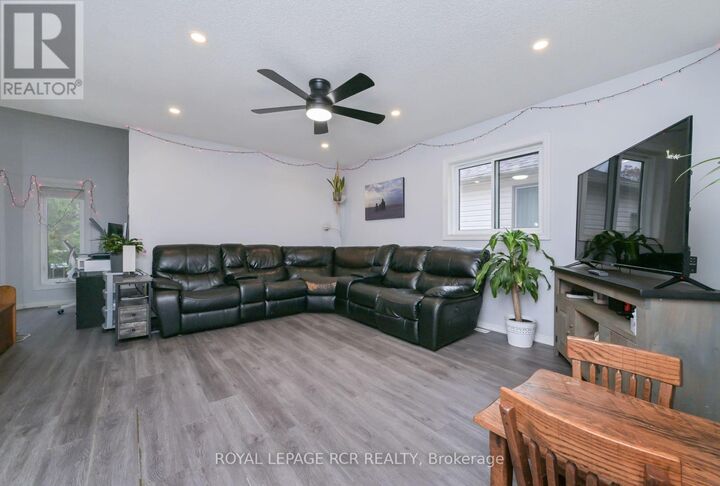 Property Photo:  121 Dyer Drive  ON L9Z 1M1 