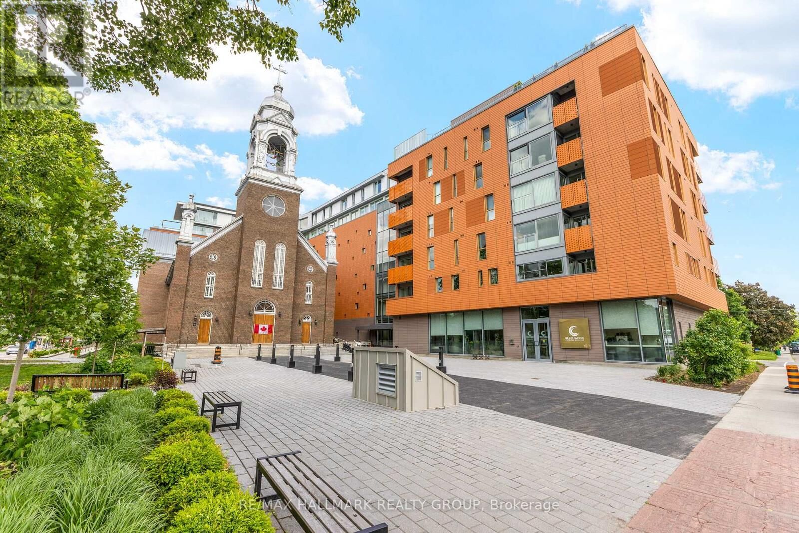 Property Photo:  135 Barrette Street 207  ON K1L 7Z9 
