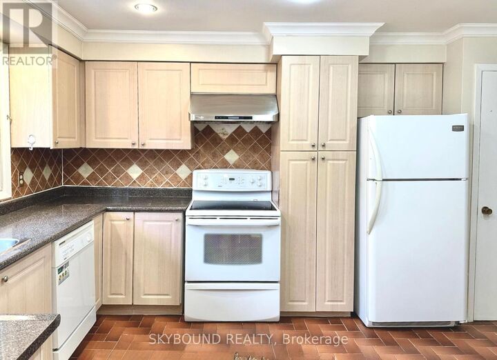 Property Photo:  33 Yatesbury Road Room 2  ON M2H 1G1 
