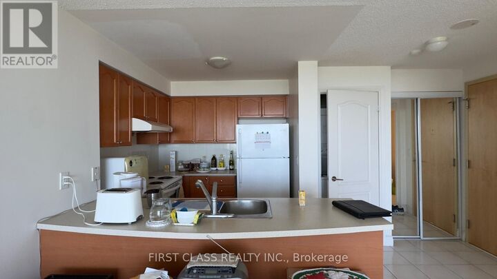Property Photo:  50 Brian Harrison Way 3309  ON M1P 5J4 