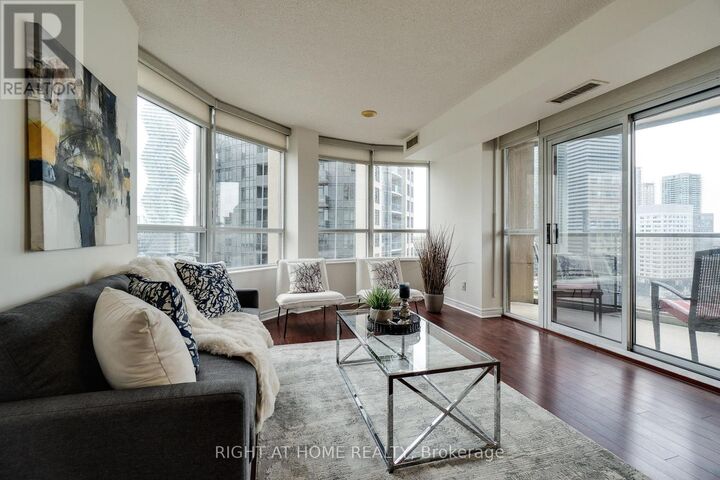 Property Photo:  310 Burnhamthorpe Road 1713  ON L5B 4P9 