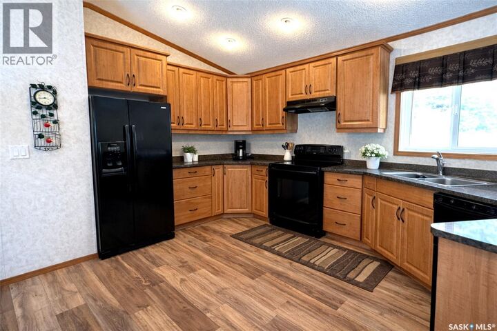 Property Photo:  211 Lipton Street  SK S0G 0C0 