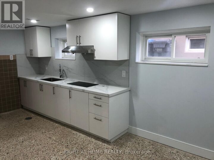 Property Photo:  3631 Molly Avenue  ON L5A 3G5 