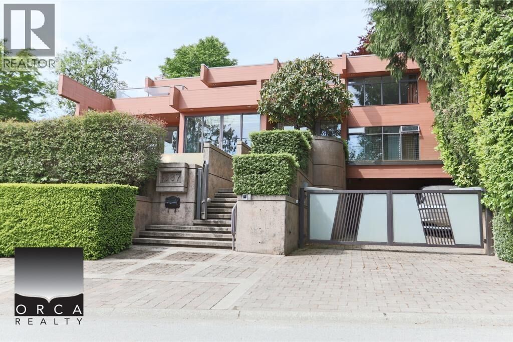 Property Photo:  687 Beachview Drive  BC V7G 1P8 