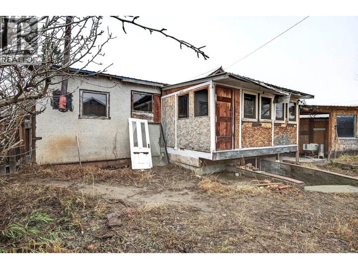 Property Photo:  439 Campbell Avenue  BC V2B 3R8 