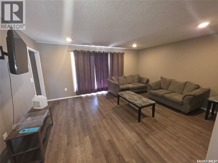 Property Photo:  712 Columbia Avenue  SK S0L 1R0 