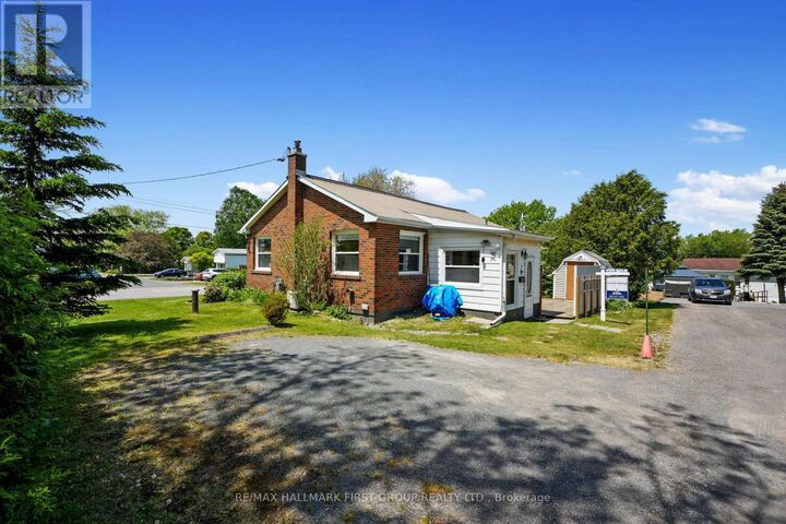 Property Photo:  2 Park Lane  ON K9A 0X9 