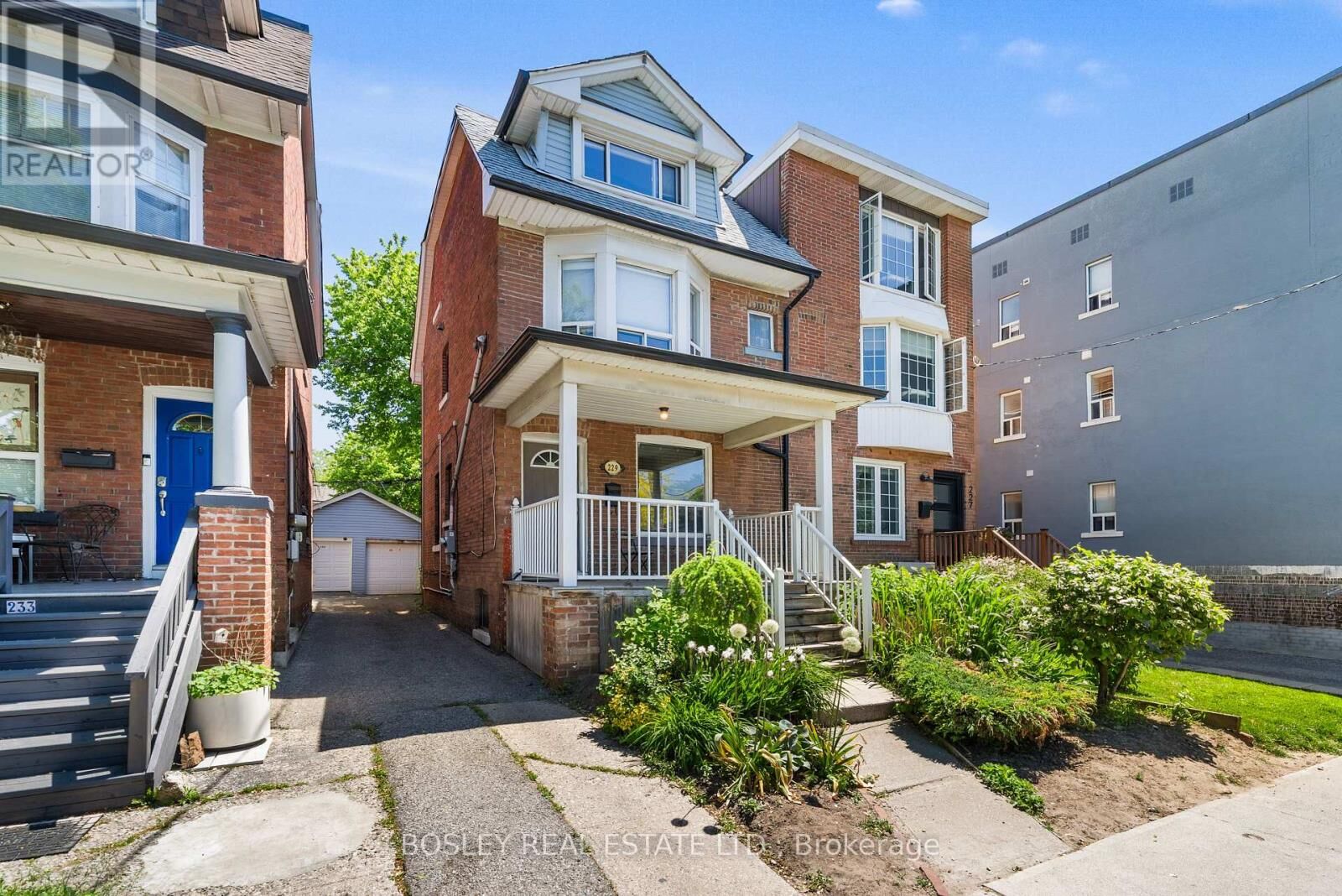 Property Photo:  229 Woodbine Avenue Main  ON M4L 3P3 