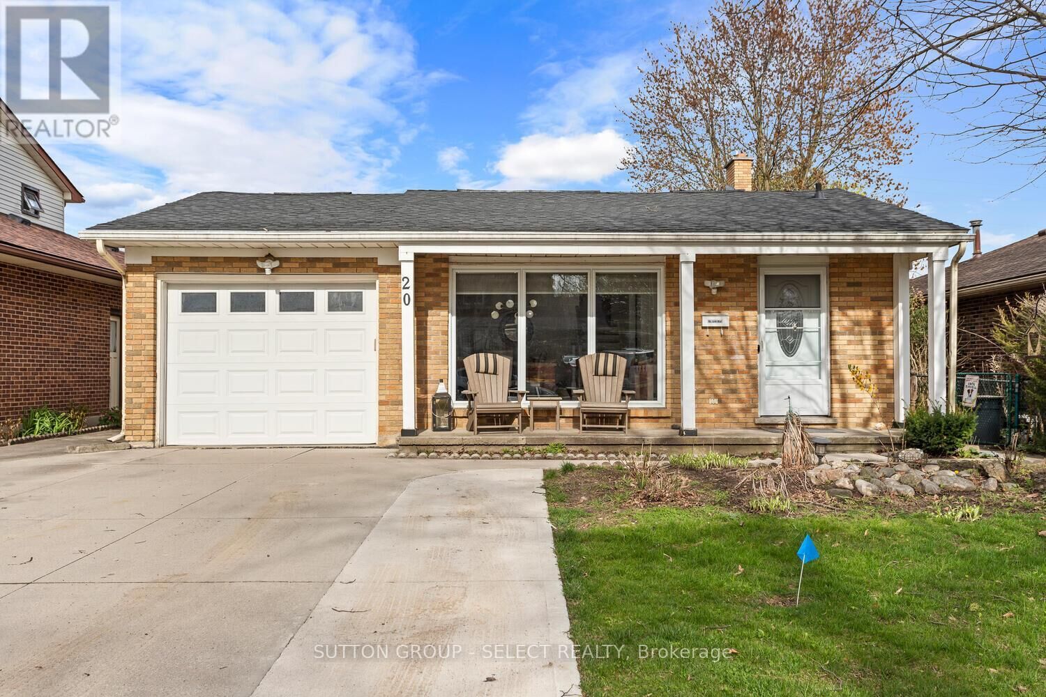 Property Photo:  20 Lochern Road  ON N5Z 4L6 