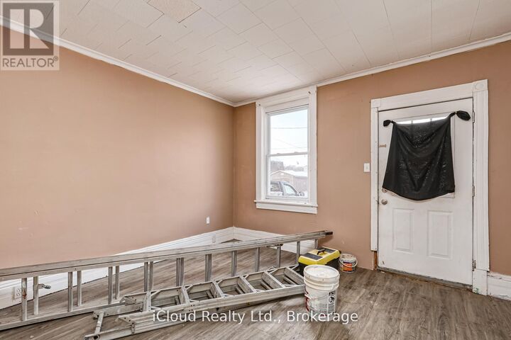 Property Photo:  1083 3rd A Avenue East  ON N4K 2L1 