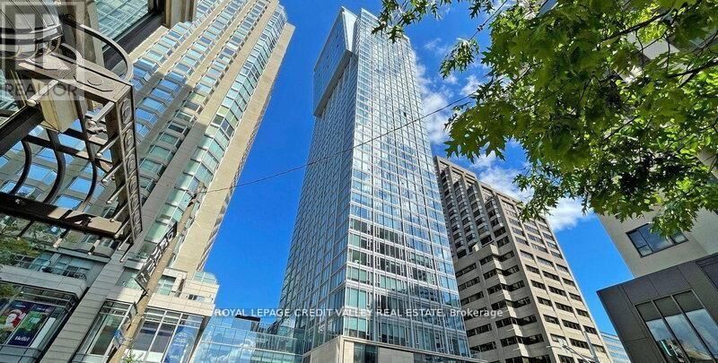 Property Photo:  188 Cumberland Street 1806  ON M5R 0B6 