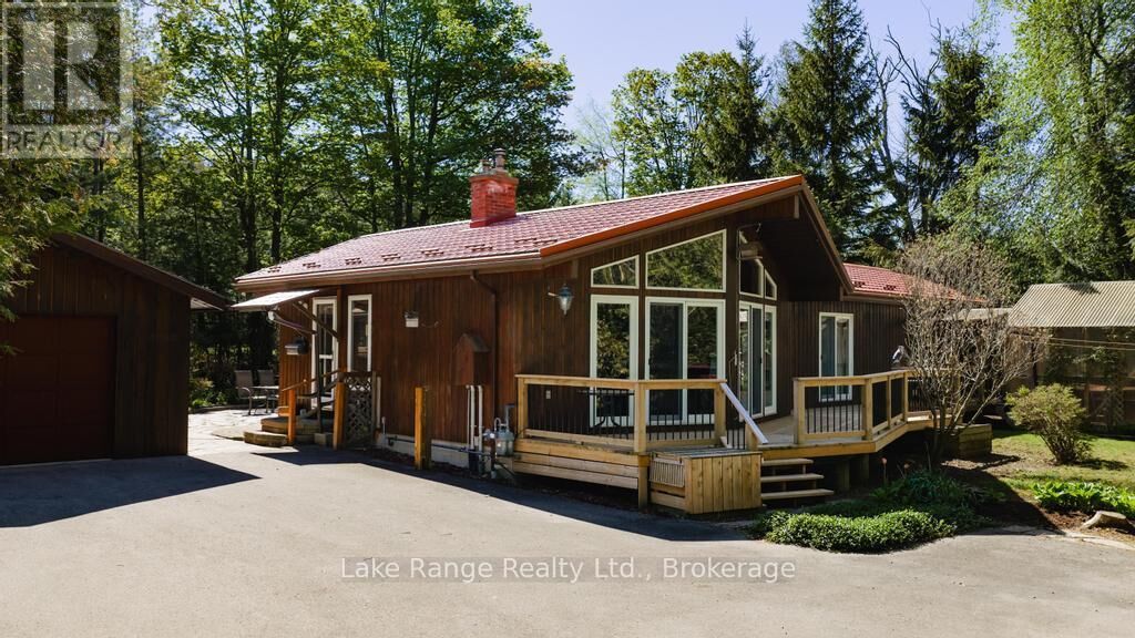 Property Photo:  216 Kickapoo Drive  ON N2Z 2X3 