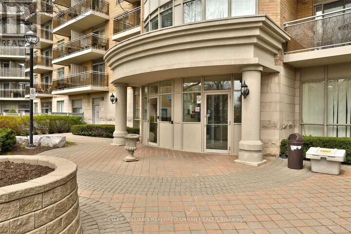 Property Photo:  650 Lawrence Avenue West 813  ON M6A 3E8 