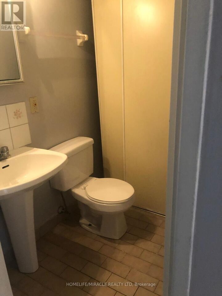 Property Photo:  55 Clarington Boulevard 809  ON L1C 0A1 