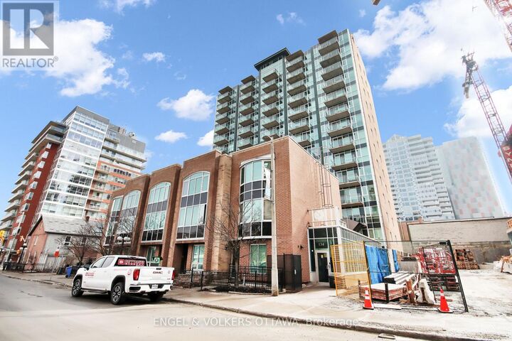 Property Photo:  134 York Street 607  ON K1N 1K8 