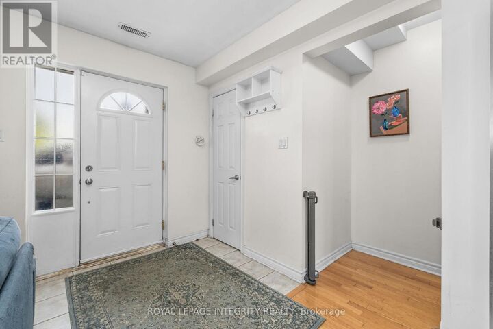 Property Photo:  237 Cumberland Street  ON K1N 8W6 