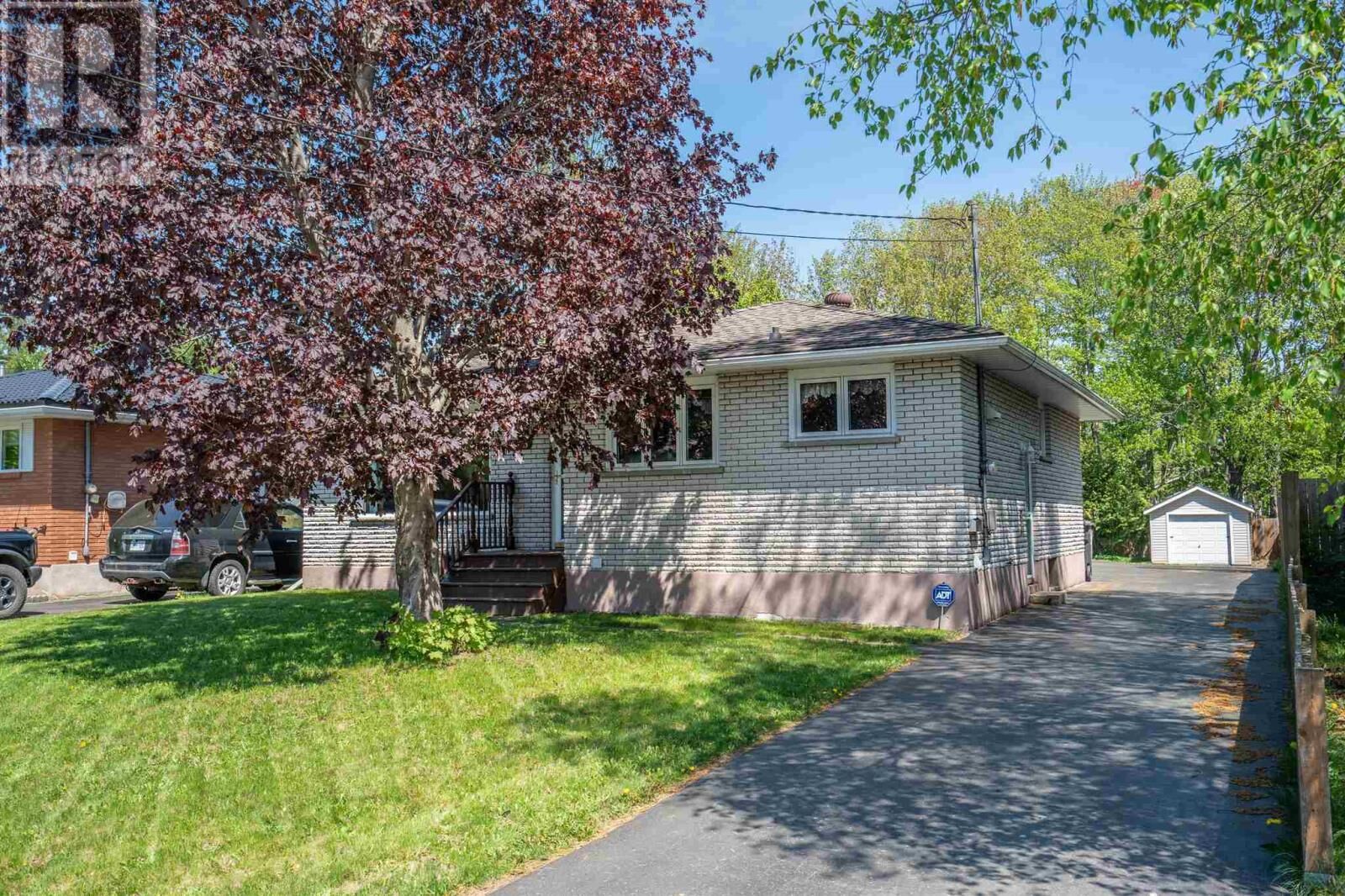 Property Photo:  263 Anna St  ON P6B 3S9 