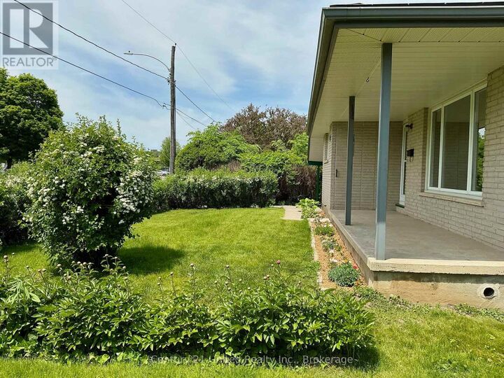 Property Photo:  922 Wightman Avenue  ON K9J 5W7 