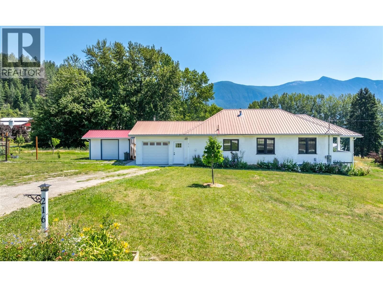 Property Photo:  216 27th Avenue  BC V0B 1G0 