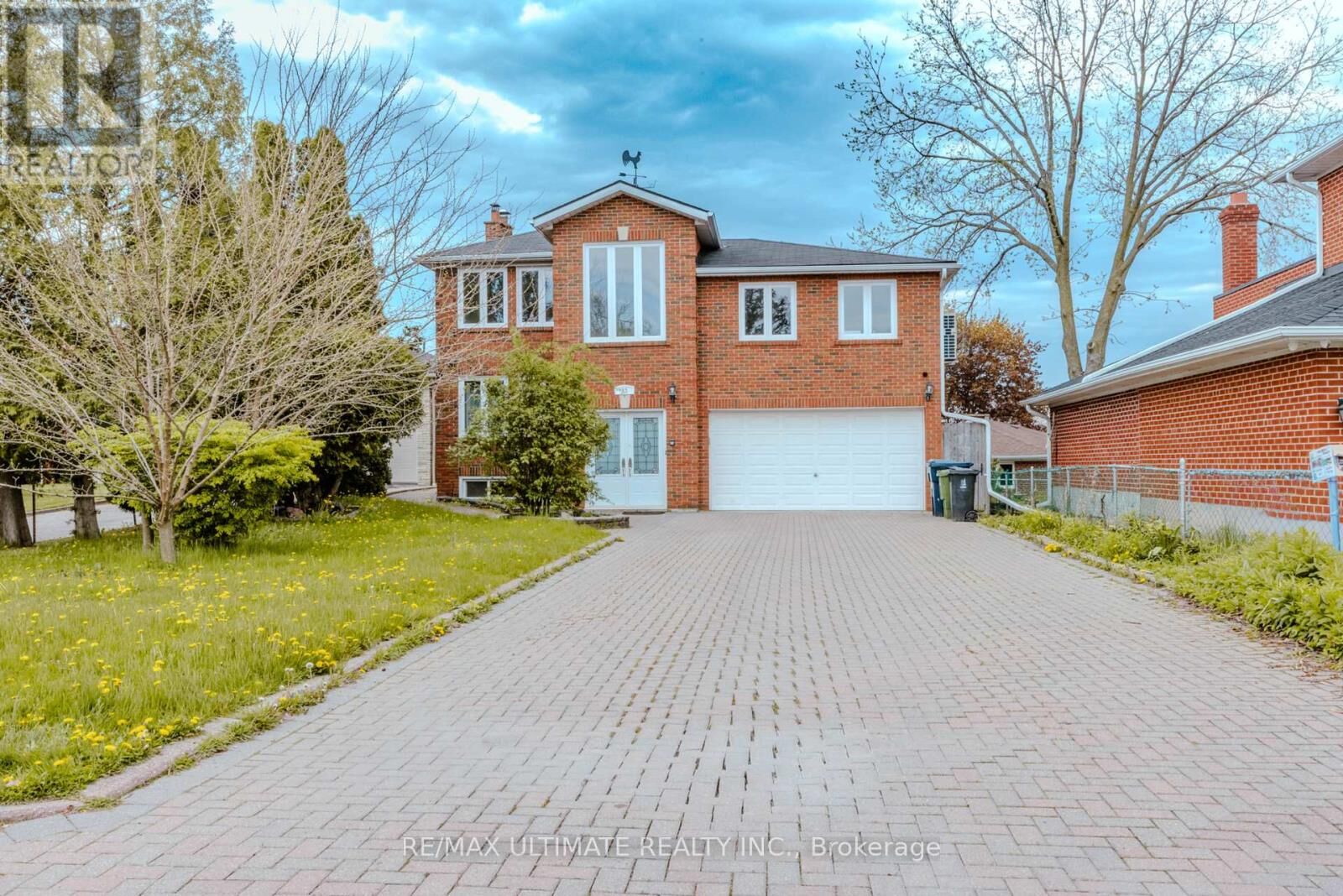 Property Photo:  83 Burr Avenue Upper1  ON M6L 1V3 