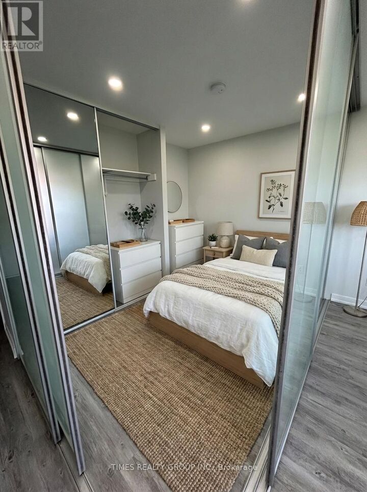 Property Photo:  15 Walmer Road 904  ON M5R 2X1 
