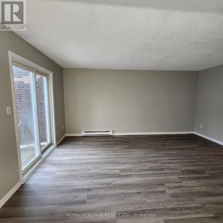 Photo de la propriété:  725 Cricklewood Drive 5  ON L1K 1R5 