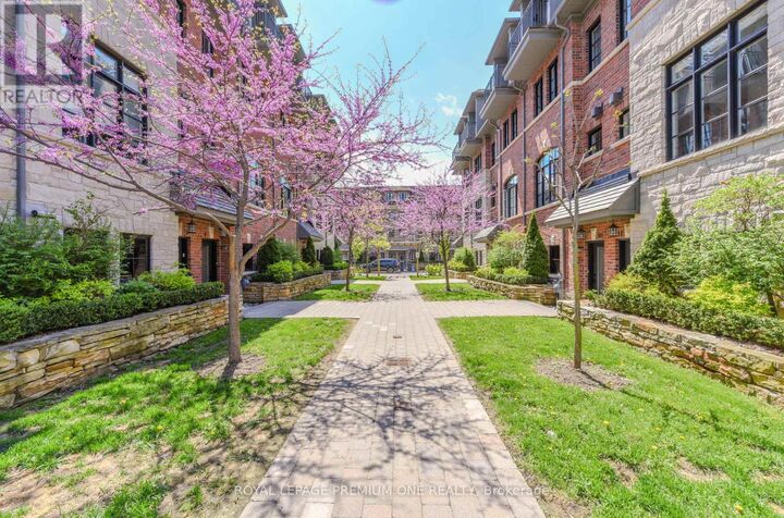 Property Photo:  33 Salvador Allende Court  ON M6G 0A3 