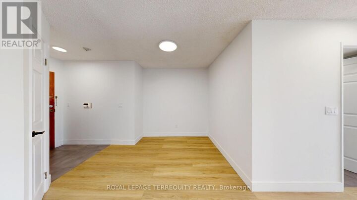 Property Photo:  7 Concorde Place 3102  ON M3C 3N4 