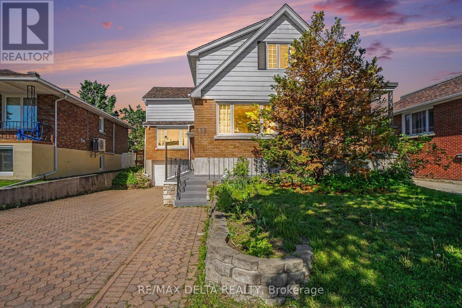 Property Photo:  352 Lacasse Avenue  ON K1L 7A9 