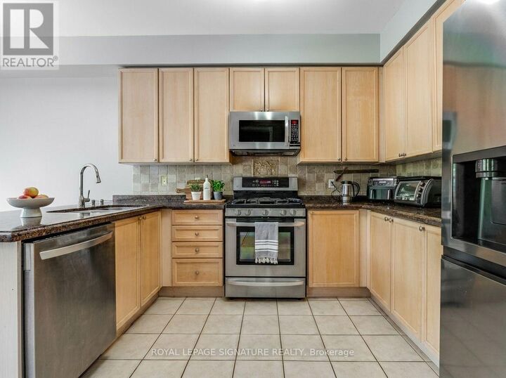 Property Photo:  112 Barnwood Drive  ON L4E 5A2 