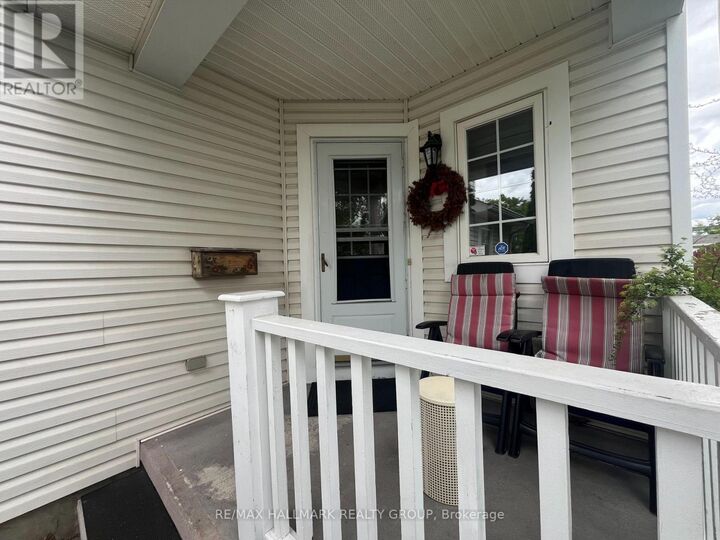 Property Photo:  827 Como Crescent  ON K4A 3Z8 