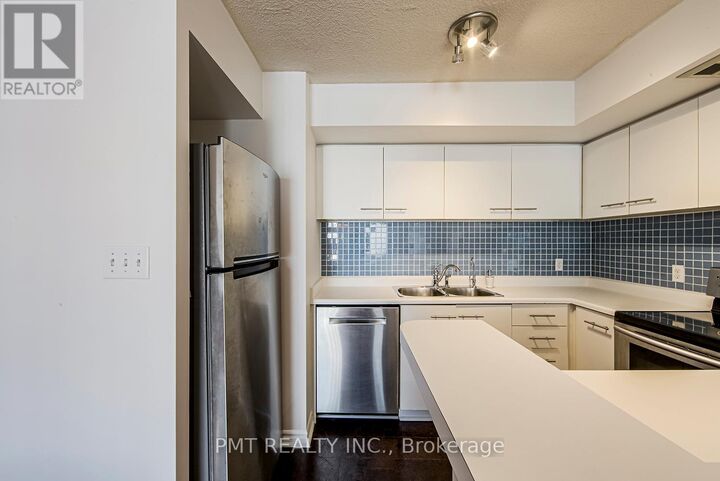 Property Photo:  25 The Esplanade 2611  ON M5E 1W5 