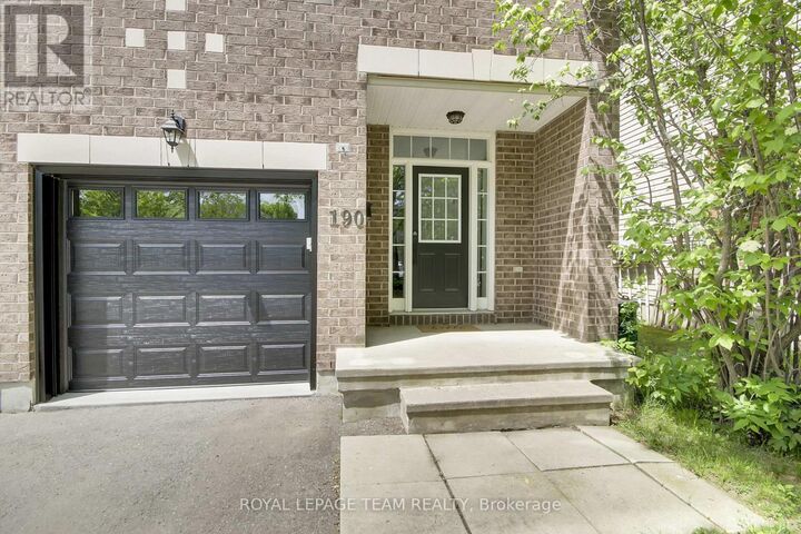 Property Photo:  190 Saddlesmith Circle  ON K2M 2Y6 