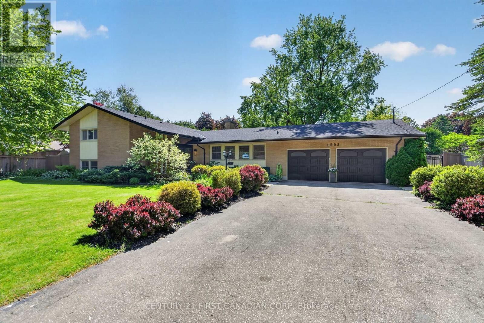 Property Photo: 1505 Stoneybrook Crescent ON N5X 1C6