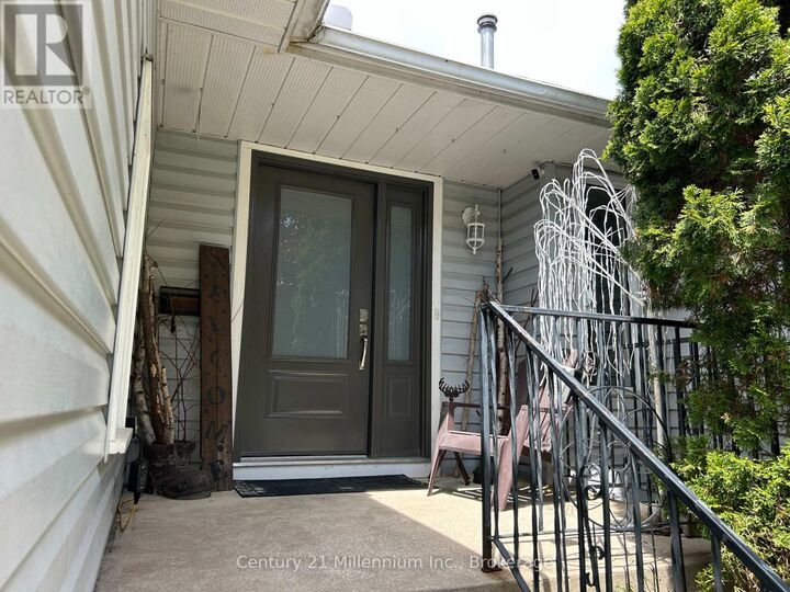 Property Photo:  6 Royal Beech Drive  ON L9Z 1H1 
