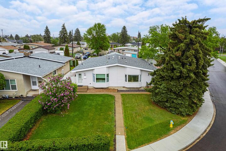 Property Photo:  9011 60 Street NW  AB T6B 1M7 