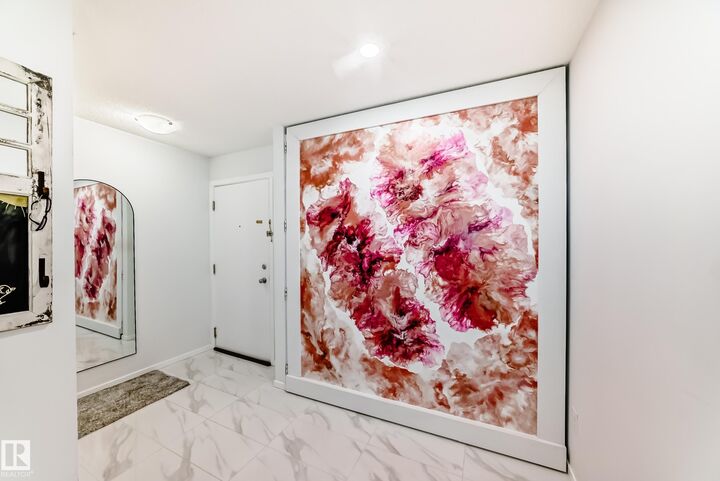 Photo de la propriété:  18126 77 Street NW 423  AB T5Z 0N7 