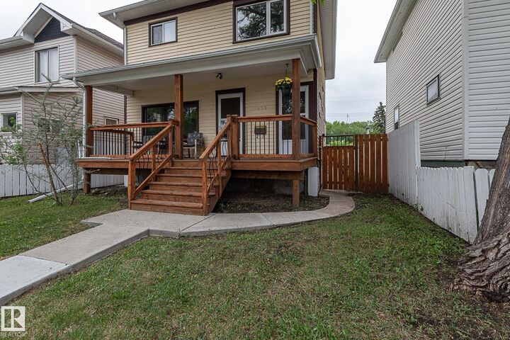 Property Photo:  9623 110A Avenue NW  AB T5H 1J8 