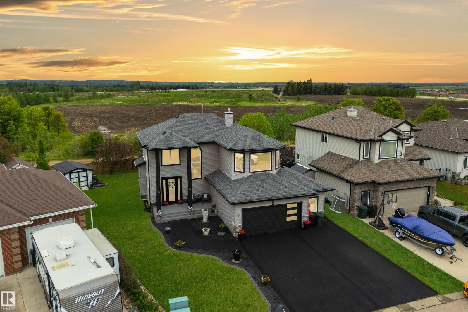 Property Photo:  3 Harvard Bay  AB T7X 4K9 