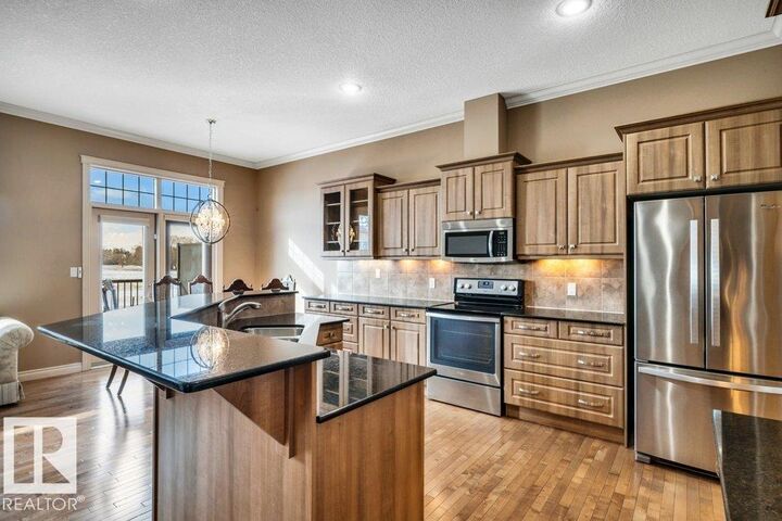 Photo de la propriété:  12610 15 Avenue SW 17  AB T6W 1X1 