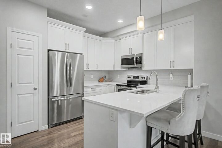 Property Photo:  416 Crystallina Nera Drive NW  AB T5Z 0P3 